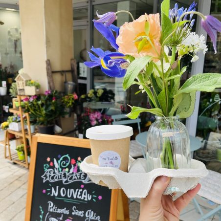 Pom Violette Café-fleur Gex